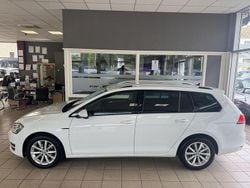 Weiß Gebraucht 2017 VW Golf VII LOUNGE Kombi | 8.990 € (Fairer Preis)