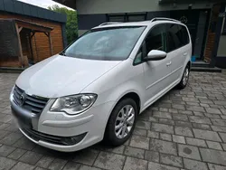 Weiß Gebraucht 2018 VW Touran Van / Kleinbus | 5.500 €