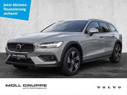Grau Gebraucht 2023 Volvo V60 CC Plus Kombi | 35.750 € (Guter Preis)