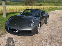 Grau Gebraucht 2024 Porsche 911 Carrera Cabriolet Cabrio | 140.000 € (Teuer)