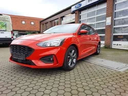 Rot Gebraucht 2019 Ford Focus ST-Line Limousine | 18.000 € (Teuer)