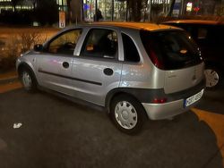 Silber Gebraucht 2003 Opel Corsa Kleinwagen | 1.800 € (Etwas zu teuer)