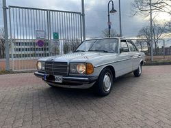 Beige Gebraucht 1980 Mercedes 240 Limousine | 6.999 €