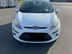 Weiß Gebraucht 2012 Ford Fiesta Kleinwagen | 5.490 € (Fairer Preis)