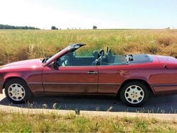 Rot Gebraucht 1994 Mercedes E320 Cabrio | 17.500 €