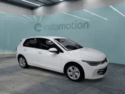 Weiß Gebraucht 2024 VW Golf VIII Life Limousine | 23.240 € (Guter Preis)