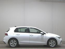 Weiss Gebraucht 2022 VW Golf VIII Life | 20.480 € (Guter Preis)