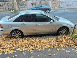 Silber Gebraucht 2001 Ford Focus Limousine | 1.400 €