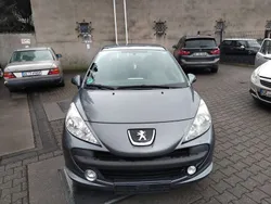 Grau Gebraucht 2009 Peugeot 207 Limousine | 3.200 € (Fairer Preis)