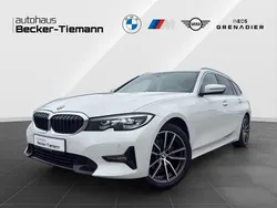 Alpinweiß uni Gebraucht 2021 BMW 320 Sport Line Kombi | 20.898 € (Guter Preis)