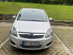 Grau Gebraucht 2011 Opel Zafira Van / Kleinbus | 4.000 € (Fairer Preis)