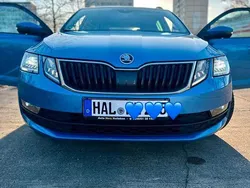 Blau Gebraucht 2019 Skoda Octavia Ambition Kombi | 12.200 € (Guter Preis)