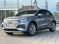 Grau Gebraucht 2023 Audi Q4 e-tron Advanced SUV | 33.333 € (Guter Preis)