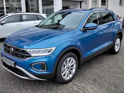Blau Gebraucht 2024 VW T-Roc Life SUV | 27.490 € (Guter Preis)