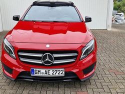 Rot Gebraucht 2014 Mercedes GLA220 AMG line SUV | 18.500 €