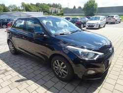 Schwarz Gebraucht 2018 Hyundai i20 Select Limousine | 8.990 € (Etwas zu teuer)