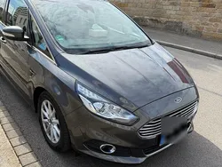 Grau Gebraucht 2017 Ford S-MAX S Van / Kleinbus | 15.000 € (Fairer Preis)