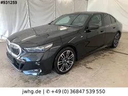 Saphirschwarz (metallic) Gebraucht 2024 BMW 520 M Sport Limousine | 49.480 € (Etwas zu teuer)
