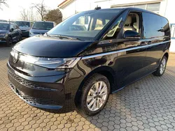 Deep black perleffekt Gebraucht 2024 VW T7 Style Van | 56.995 € (Fairer Preis)