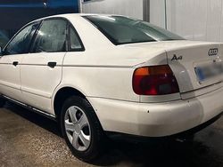 Weiß Gebraucht 1997 Audi A4 Limousine | 1.100 € (Guter Preis)
