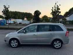 Beige Gebraucht 2010 Opel Zafira Van / Kleinbus | 3.450 € (Guter Preis)