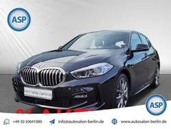 Black sapphire metallic (metallic) Gebraucht 2021 BMW 118 M Sport Kleinwagen | 24.950 € (Fairer Preis)