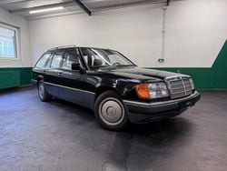 Schwarz Gebraucht 1991 Mercedes E230 Kombi | 7.400 €