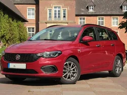 Rot Gebraucht 2017 Fiat Tipo Limousine | 7.300 € (Fairer Preis)