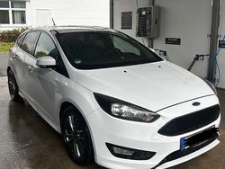 Weiß Gebraucht 2017 Ford Focus ST-Line Limousine | 9.990 € (Fairer Preis)