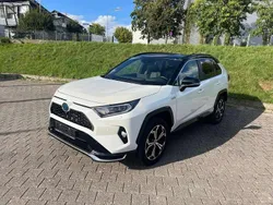 Novaweiß/schwarz Gebraucht 2021 Toyota RAV4 Hybrid Style SUV | 36.980 € (Fairer Preis)