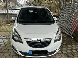 Weiß Gebraucht 2012 Opel Meriva Van / Kleinbus | 5.000 € (Fairer Preis)
