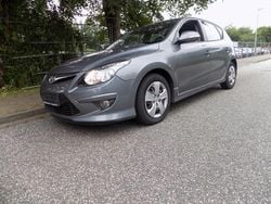 Grau Gebraucht 2012 Hyundai i30 Classic Limousine | 3.999 € (Fairer Preis)