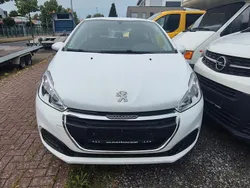 Weiß Gebraucht 2016 Peugeot 208 Active Kleinwagen | 3.899 € (Superpreis)