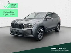 Graphitegrau metallic Gebraucht 2024 Skoda Kodiaq Selection SUV | 41.980 € (Fairer Preis)