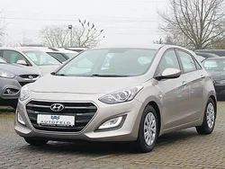 Grau Gebraucht 2016 Hyundai i30 Classic Limousine | 9.450 € (Fairer Preis)