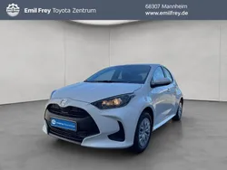Schneeweiß Neu 2025 Toyota Yaris Hybrid Business Edition Limousine | 21.990 € (Guter Preis)