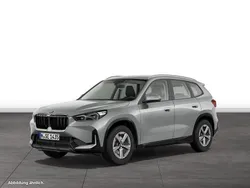 Spacesilber metallic Gebraucht 2024 BMW X1 SUV | 43.604 € (Fairer Preis)