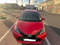 Rot Gebraucht 2016 Toyota Aygo Kleinwagen | 7.950 € (Fairer Preis)