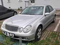Silber Gebraucht 2005 Mercedes E220 Limousine | 3.800 € (Fairer Preis)