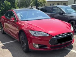 Rot Gebraucht 2015 Tesla Model S Limousine | 20.500 € (Fairer Preis)