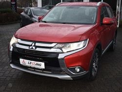 Rot Gebraucht 2017 Mitsubishi Outlander Plus SUV | 18.990 € (Fairer Preis)