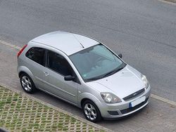 Silber Gebraucht 2008 Ford Fiesta Ambiente Limousine | 2.190 € (Fairer Preis)