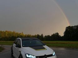 Weiß Gebraucht 2016 VW Golf VII Limousine | 20.000 € (Guter Preis)