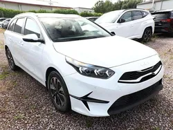 Schneeweiß Neu 2025 Kia Ceed Sportswagon Vision Kombi | 23.747 € (Guter Preis)