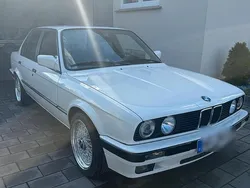 Weiß Gebraucht 1990 BMW 316 Limousine | 17.000 €