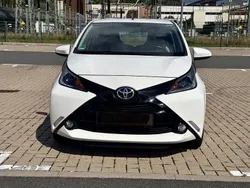 Weiß Gebraucht 2018 Toyota Aygo X-play Kleinwagen | 6.599 € (Fairer Preis)