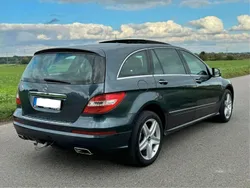 Grau Gebraucht 2011 Mercedes R500 AMG Van / Kleinbus | 16.790 €