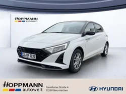 Atlas white / phantom black Gebraucht 2024 Hyundai i20 Prime Limousine | 22.990 € (Fairer Preis)