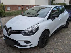 Weiß Gebraucht 2017 Renault Clio IV Life Limousine | 7.999 € (Fairer Preis)