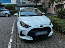 Weiß Gebraucht 2022 Toyota Yaris Hybrid Business Edition Limousine | 17.000 € (Superpreis)